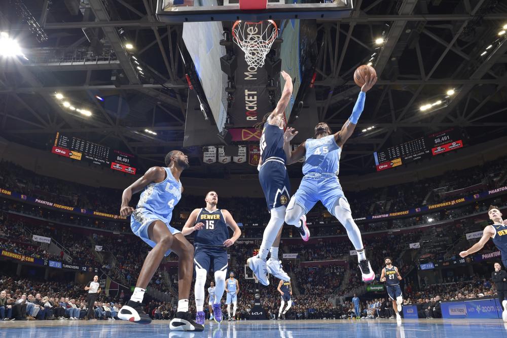 成鲜明对比 成鲜明对比