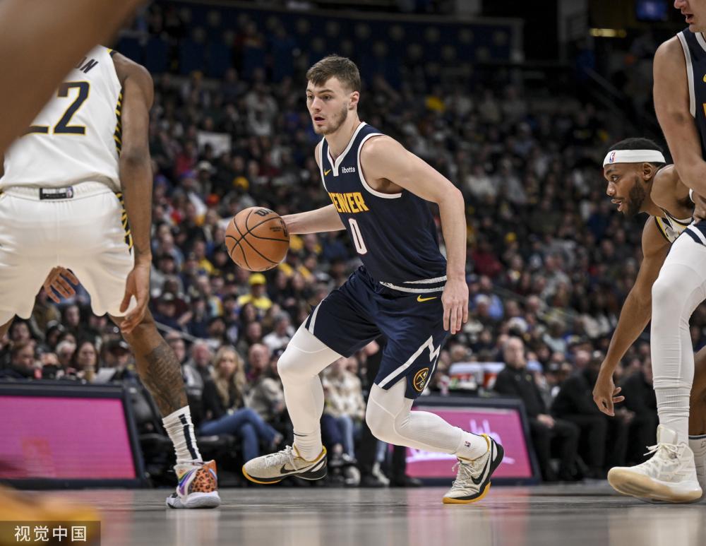 英超赛场上 英超赛场上